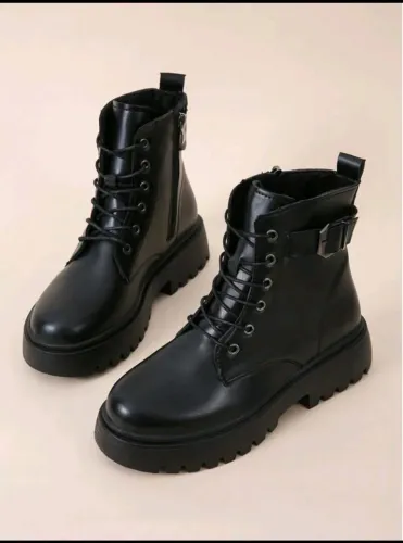 Botas de Tornozelo com Plataforma Alta Clássica, Cadarços e Zíper Lateral