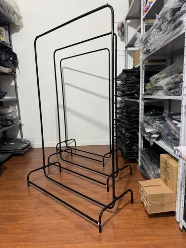 Arara de Roupa Desmontável De Ferro Com Sapateira Reforçada Preta Valor Unitário 
