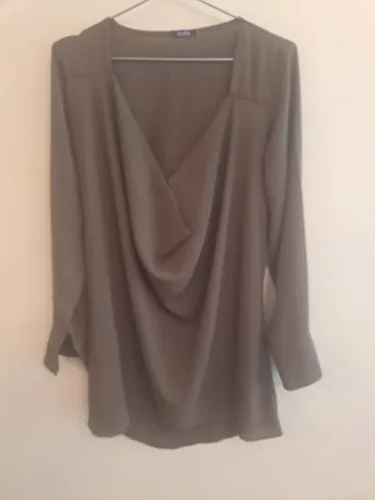 Blusa feminina de viscose verde - tamanho M