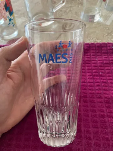 Copo de carveja Maes Pils
