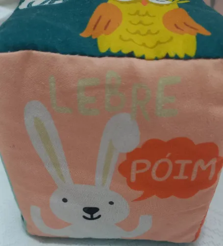 Cubo Educativo com Desenho de Coelho