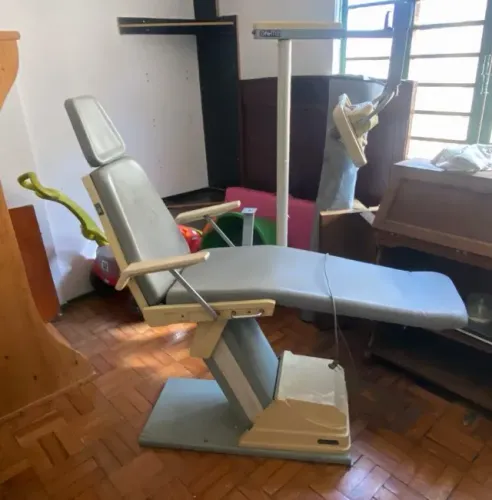 Cadeira Odontológica Gnatus Bege (Usado)