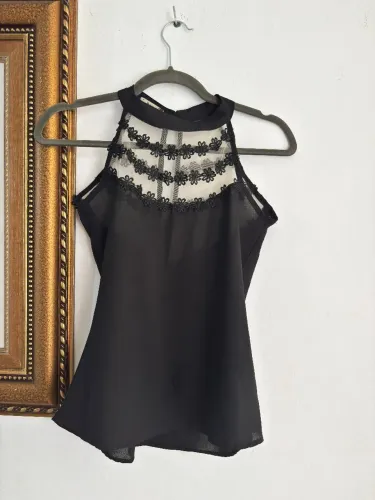 Blusa com renda preta