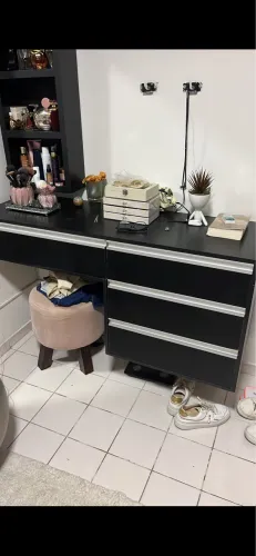 Vendo Móvel suspenso, todo perfeito com as 4 gavetas funcionando em estado perfeito.