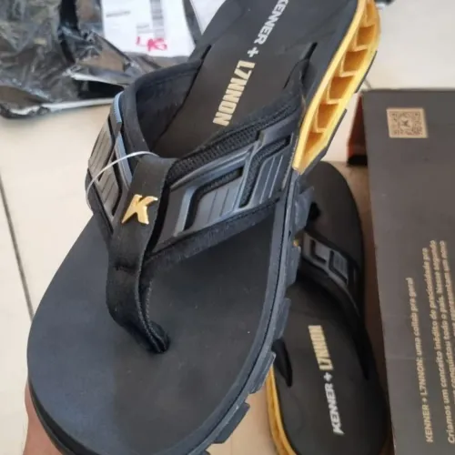 Chinelo Kenner l7 lennon preto
