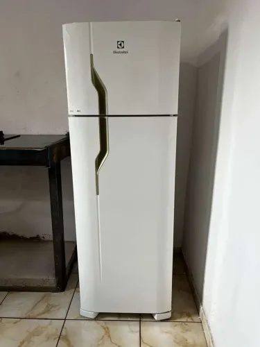 GELADEIRA ELETROLUX 220v