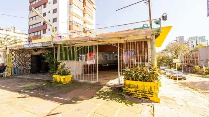 Ponto Comercial Pronto para Restaurante na João Wallig | Equipado com Buffet e Mesas em Lo