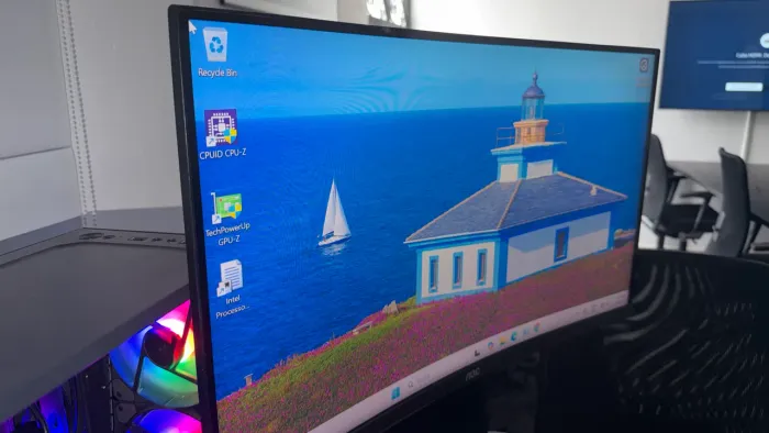 Monitor Gamer  Curvo AOC - 27 polegadas - 240Hs - 0,5ms - impecável 