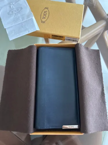 Carteira Tod's em couro com ziper