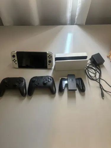 Nintendo Switch OLED Completo - Excelente Estado + Extras