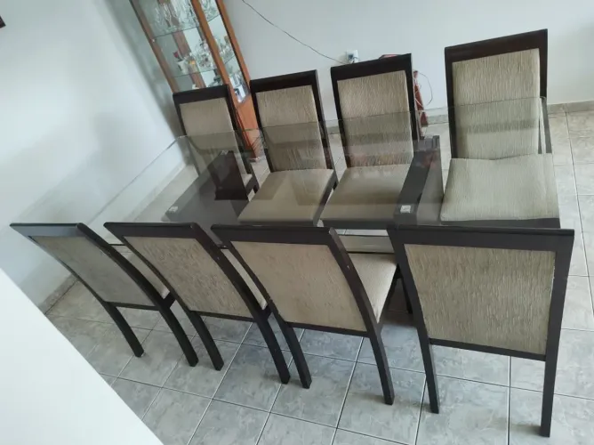 Mesa de jantar tampo de vidro oito lugares