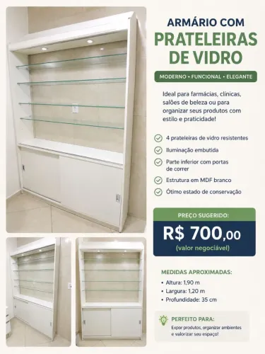 Armário com prateleiras de vidro