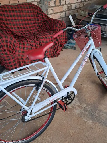 Vende-se bicicleta simi nova 3 meses de uso, motivo da venda vou viajar 