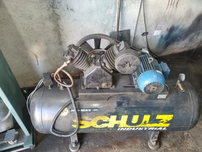 Compressor de ar Schutz 20 pés 250 litros 