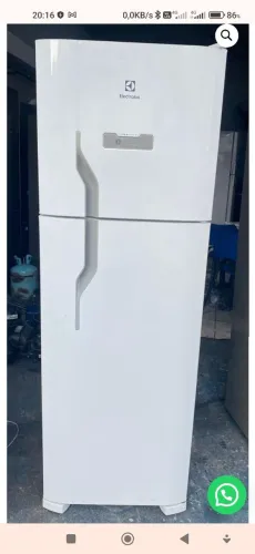 Geladeira Eletrolux.