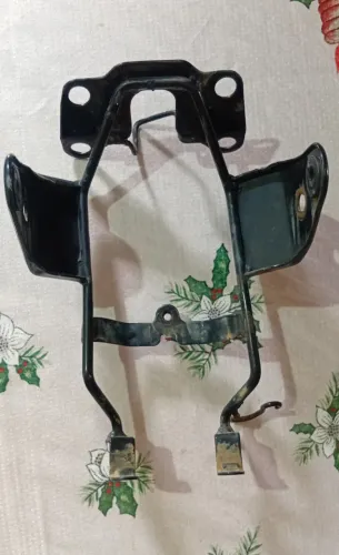 Suporte do Farol da moto titan honda ks ano 2.000, serve na titan até ano 2008, (Original)