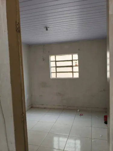 Casa para aluguel possui 40 metros quadrados com 1 quarto em Centro - Uberlândia - Minas G
