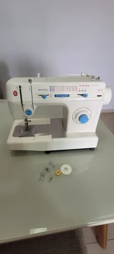 Máquina de Costura Singer
