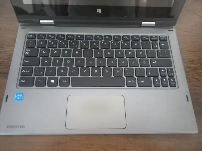 notebook. funcionando apenas na tomada. do resto tudo 100%. corpo, tela e conexoes tudo ok