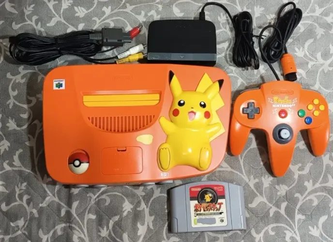 Nintendo 64 Pikachu Laranja em ótimo estado com jogo.