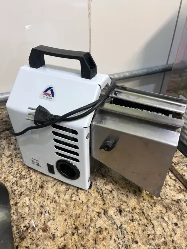 Máquina para ralar milho e mandioca