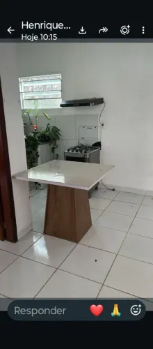 Vendo uma mesa em ótimo estado, retirada Castelão, informações do endereço no privado.