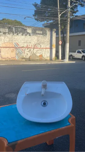 Lavatório de louça 