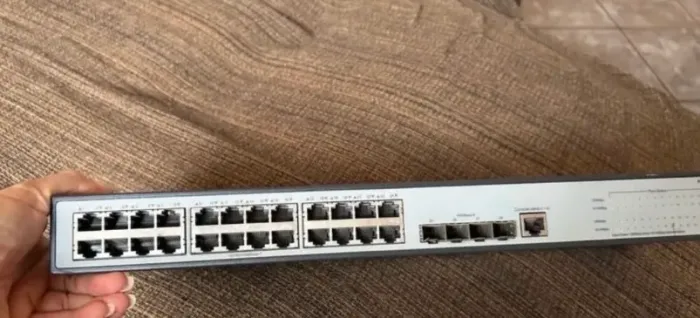 Switch HP v1910 24G Je006a