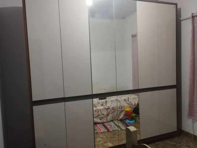 Vende -se Guarda roupa casal, muito conservado !