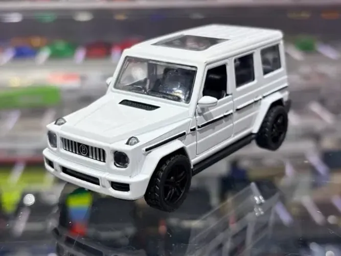 Carrinho de metal Jipe Mercedes Brabus G63 branco 1:36