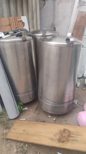 Vendo três tambores de inox