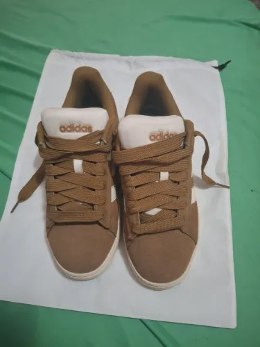 Tênis adidas