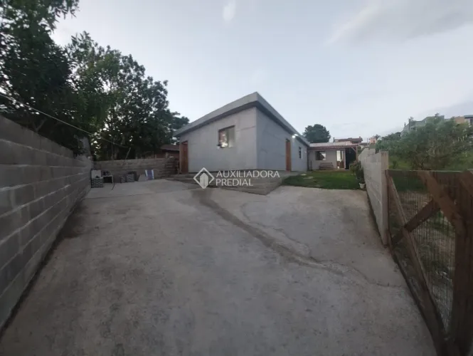 Oportunidade de terreno com duas casas no Ambrósio