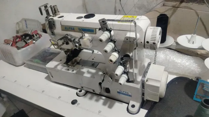 Vende máquina galoneira semi-nova com motor direct drive