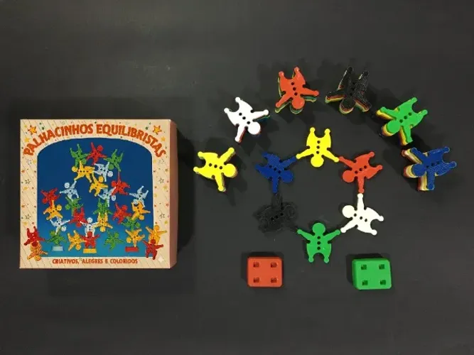 Antigo Brinquedo Jogo de Montar Palhacinhos Equilibristas de Plástico Coloridos - Anos 80
