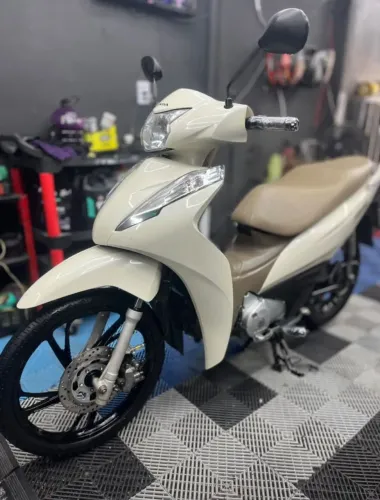 VENDO MOTO BIZ 125 ANO 2023 27KM SELADA E QUITADA