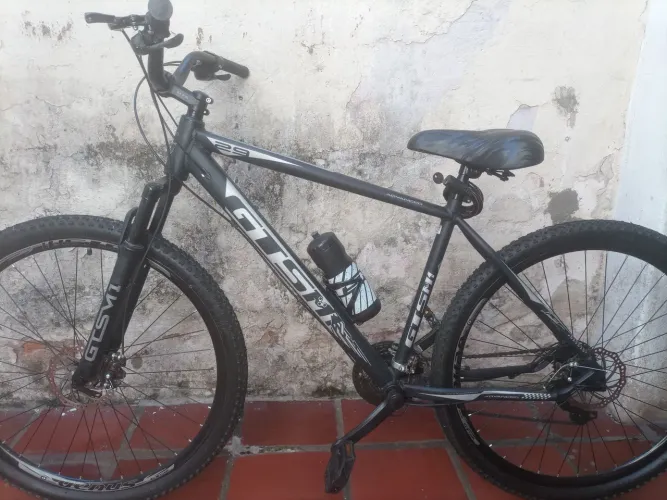 Vendo bicicleta GTSM1 Advanced cor preta aro 29