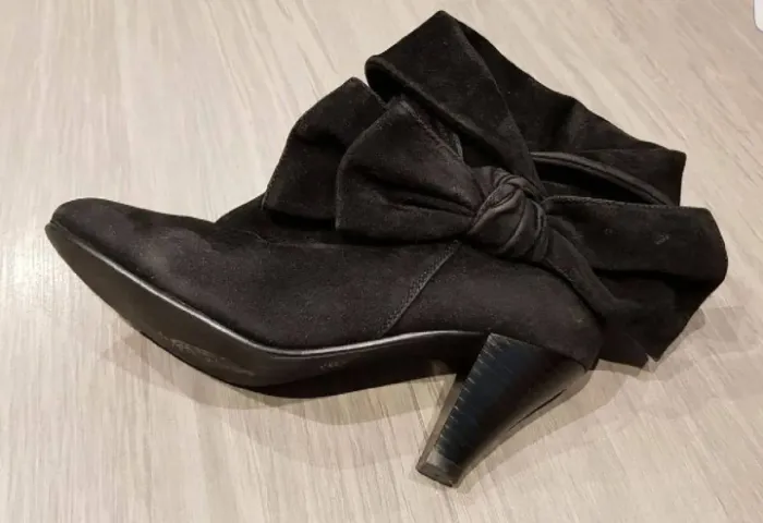 Bota cano curto nobuck preto com laço  tam 36