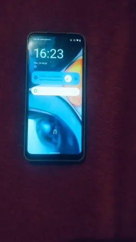 Celular moto g22 com trinco de fio de cabelo na tela somente