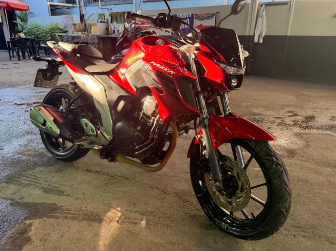 FZ25 Vermelha 2022, impecável Fazer 250