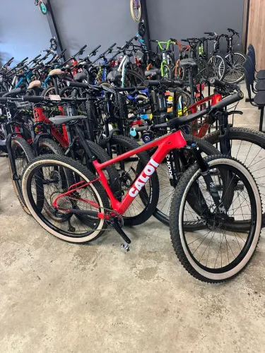 Bike Aro 29 de Carbono c/ vários upgrades 