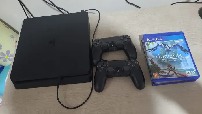 PS4 + 2 Controles Originais + 1 Jogo Midia Fisica