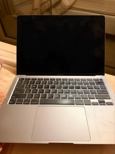 MacBook Air M1 2020 8GB - Bateria 84% - Bom estado