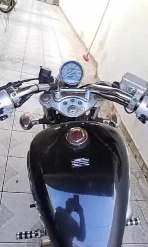 Honda Shadow 600cc com acessórios