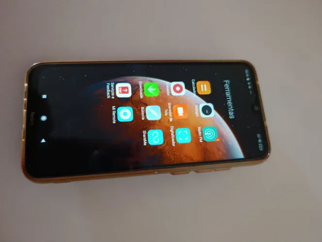 Vendo um celular redemi note 8 cor preto,semi-novo em bom estado de uso ,única dona..