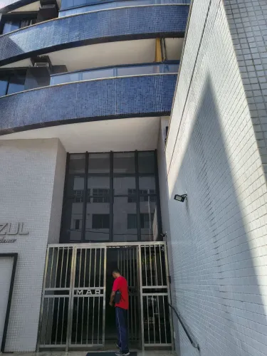 Alugo apartamento na Barra