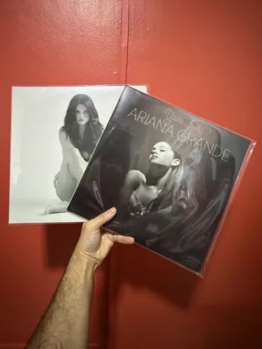 Ariana Grande e Selena Gomez - Yours Truly e Revival (Preto) [LP/Vinil - Gatefold]