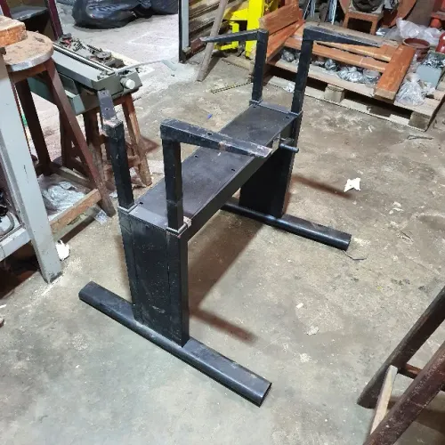 Mesa com Elevação Sem Tampo Usada