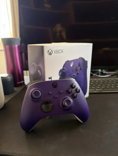 Controle Xbox Series Roxo Astral original na caixa