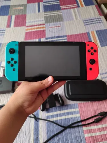 Nintendo switch v2 em ótimo estado,com o pro controler